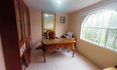 Casa de Una Planta de 162 m2, Independiente, con Terreno de 450 m2, en Venta, Dentro de Guayllabamba.