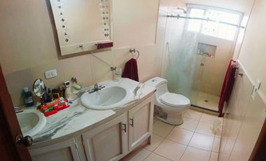 Casa de Una Planta de 162 m2, Independiente, con Terreno de 450 m2, en Venta, Dentro de Guayllabamba.