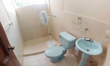 Casa de Una Planta de 162 m2, Independiente, con Terreno de 450 m2, en Venta, Dentro de Guayllabamba.