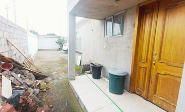 Casa de Una Planta de 162 m2, Independiente, con Terreno de 450 m2, en Venta, Dentro de Guayllabamba.