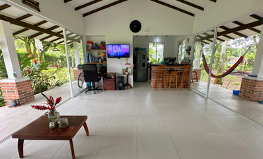 Casa campestre con amplio terreno en cumaral