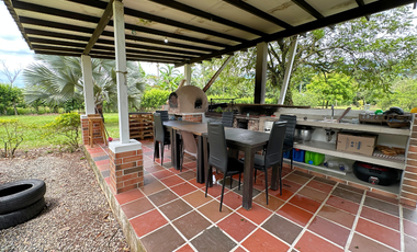 Casa campestre con amplio terreno en cumaral