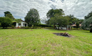 Casa campestre con amplio terreno en cumaral