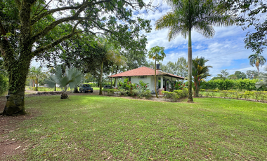 Casa campestre con amplio terreno en cumaral