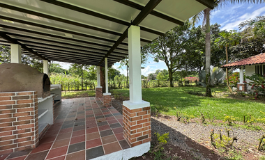 Casa campestre con amplio terreno en cumaral
