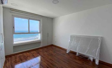 Alquiler de departamento en Manta frente al mar en urbanización privada zona sur