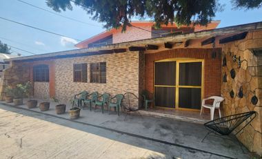 Hermosa Casa El Jardín Tonatico, Dos Niveles, en Esquina, Zona Centro y Cuenta con un Amplio Jardín