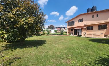Hermosa Casa El Jardín Tonatico, Dos Niveles, en Esquina, Zona Centro y Cuenta con un Amplio Jardín