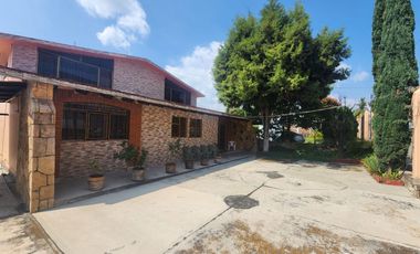 Hermosa Casa El Jardín Tonatico, Dos Niveles, en Esquina, Zona Centro y Cuenta con un Amplio Jardín