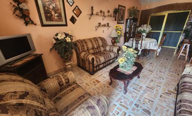 Hermosa Casa El Jardín Tonatico, Dos Niveles, en Esquina, Zona Centro y Cuenta con un Amplio Jardín