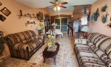 Hermosa Casa El Jardín Tonatico, Dos Niveles, en Esquina, Zona Centro y Cuenta con un Amplio Jardín