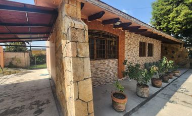 Hermosa Casa El Jardín Tonatico, Dos Niveles, en Esquina, Zona Centro y Cuenta con un Amplio Jardín