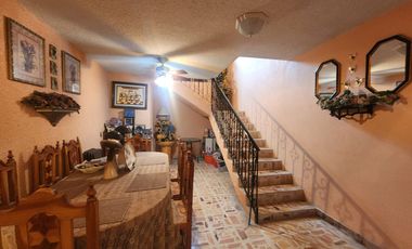 Hermosa Casa El Jardín Tonatico, Dos Niveles, en Esquina, Zona Centro y Cuenta con un Amplio Jardín