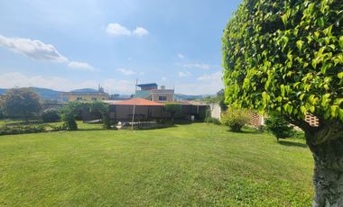 Hermosa Casa El Jardín Tonatico, Dos Niveles, en Esquina, Zona Centro y Cuenta con un Amplio Jardín