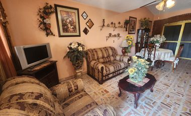 Hermosa Casa El Jardín Tonatico, Dos Niveles, en Esquina, Zona Centro y Cuenta con un Amplio Jardín