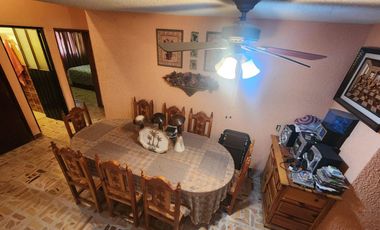 Hermosa Casa El Jardín Tonatico, Dos Niveles, en Esquina, Zona Centro y Cuenta con un Amplio Jardín