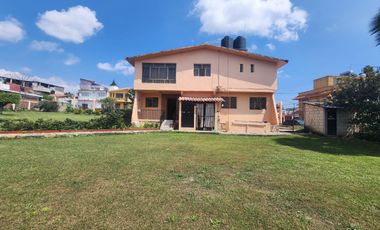 Hermosa Casa El Jardín Tonatico, Dos Niveles, en Esquina, Zona Centro y Cuenta con un Amplio Jardín