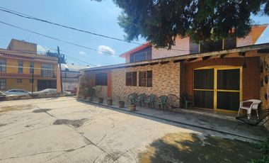 Hermosa Casa El Jardín Tonatico, Dos Niveles, en Esquina, Zona Centro y Cuenta con un Amplio Jardín