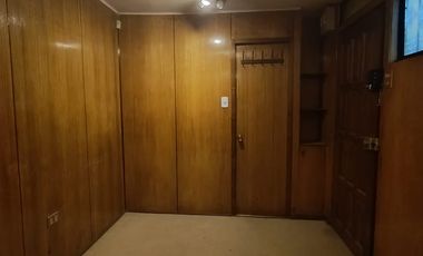 Oficina en arriendo con baño privado