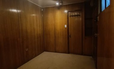 Oficina en arriendo con baño privado