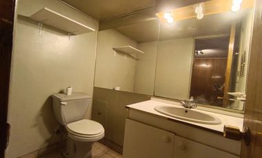 Oficina en arriendo con baño privado