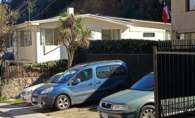 Amplia Casa en Miraflores Bajo con excelente accesibilidad