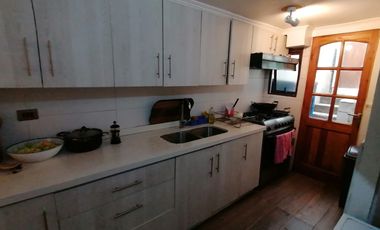 Amplia Casa en Miraflores Bajo con excelente accesibilidad