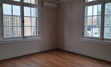 Gran Oficina en Arriendo en PLENO CENTRO SANTIAGO
