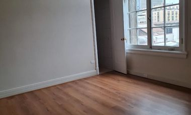 Gran Oficina en Arriendo en PLENO CENTRO SANTIAGO