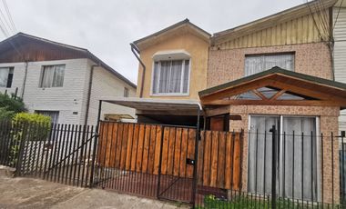 Maipú El Abrazo Venta de Excelente Casa 2 Pisos 4D 2B Estacionamiento Techado