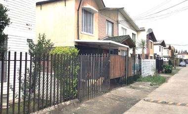 Maipú El Abrazo Venta de Excelente Casa 2 Pisos 4D 2B Estacionamiento Techado