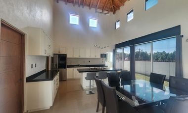 Hermosa Casa San Diego 3 y 4: Elegancia y Comodidad en el Corazón del Fraccionamiento.