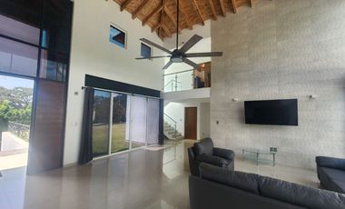 Hermosa Casa San Diego 3 y 4: Elegancia y Comodidad en el Corazón del Fraccionamiento.