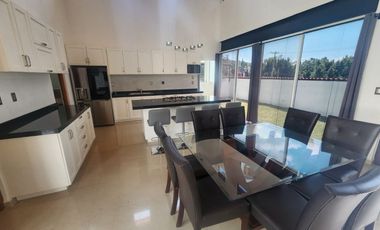 Hermosa Casa San Diego 3 y 4: Elegancia y Comodidad en el Corazón del Fraccionamiento.