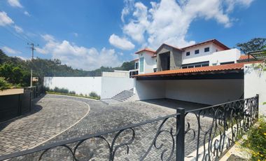 Hermosa Casa San Diego 3 y 4: Elegancia y Comodidad en el Corazón del Fraccionamiento.