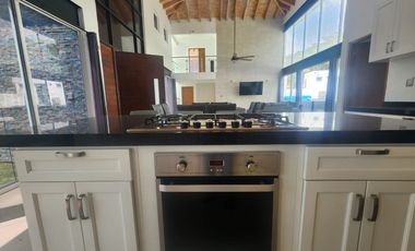 Hermosa Casa San Diego 3 y 4: Elegancia y Comodidad en el Corazón del Fraccionamiento.