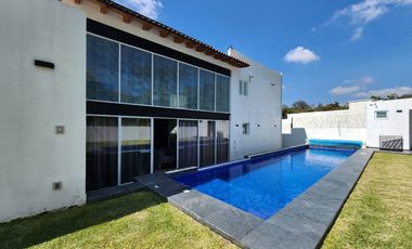 Hermosa Casa San Diego 3 y 4: Elegancia y Comodidad en el Corazón del Fraccionamiento.