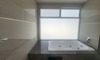 Hermosa Casa San Diego 3 y 4: Elegancia y Comodidad en el Corazón del Fraccionamiento.