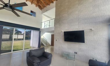Hermosa Casa San Diego 3 y 4: Elegancia y Comodidad en el Corazón del Fraccionamiento.
