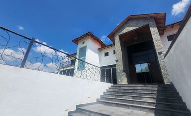 Hermosa Casa San Diego 3 y 4: Elegancia y Comodidad en el Corazón del Fraccionamiento.