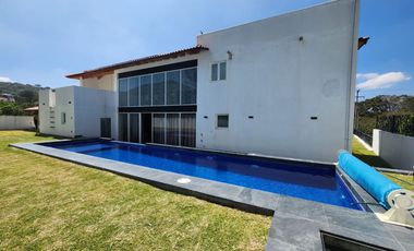 Hermosa Casa San Diego 3 y 4: Elegancia y Comodidad en el Corazón del Fraccionamiento.