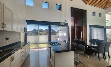 Hermosa Casa San Diego 3 y 4: Elegancia y Comodidad en el Corazón del Fraccionamiento.