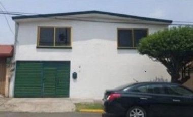 CASA EN VENTA DENTRO DE FRACCIONAMIENTO EN VIVEROS DE LA LOMA, TLALNEPANTLA