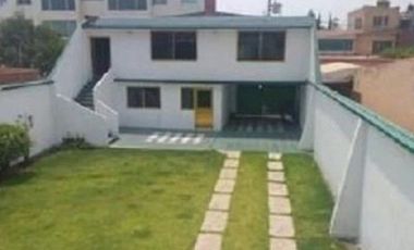 CASA EN VENTA DENTRO DE FRACCIONAMIENTO EN VIVEROS DE LA LOMA, TLALNEPANTLA