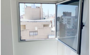 ALQUILA: Dpto 1 Dormitorio con Balcón y Aire Acondicionado/ Complejo CENTER / Nueva Córdoba