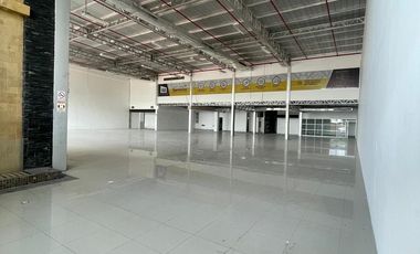 Locales de Alquiler en la Av. León Febres Cordero