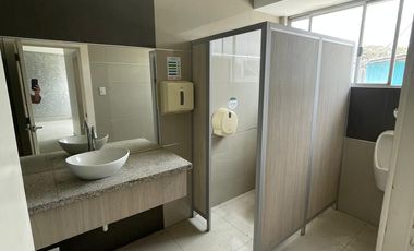 Locales de Alquiler en la Av. León Febres Cordero