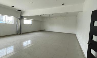 Locales de Alquiler en la Av. León Febres Cordero