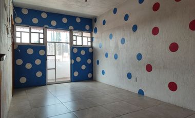 Edificio de tres pisos en venta con dos locales comerciales y un departamento en lateral Juan Gil Preciado Nuevo México Zapopan