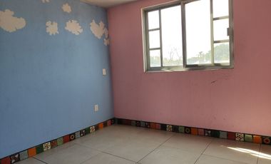 Edificio de tres pisos en venta con dos locales comerciales y un departamento en lateral Juan Gil Preciado Nuevo México Zapopan